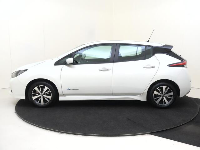Nissan LEAF Acenta 40 kWh | Climate Control / ECC | Licht metalen velgen 16 inch | Cruise control | Navigatie | Park Distance Control achter | Achteruitrijcamera |