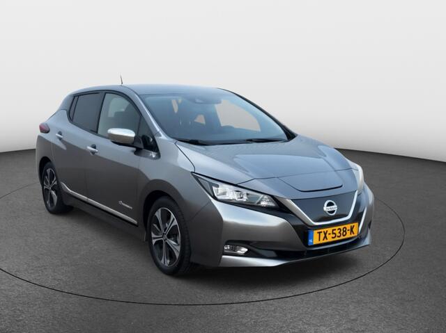 Nissan LEAF Tekna 40 kWh [ Nav 360 cam Privacy glass ]
