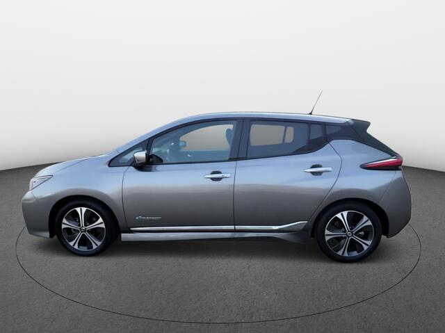 Nissan LEAF Tekna 40 kWh [ Nav 360 cam Privacy glass ]