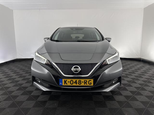 Nissan LEAF N-Connecta 40 kWh {SOH-90%} Aut. *HEAT-PUMP | ADAPTIVE-CRUISE | NAVI-FULLMAP | TOPVIEW | KEYLESS | BLINDSPOT | DIGI-COCKPIT | HEATED-COMFORTSEATS | DAB | PRIVACYGLASS | ECC | PDC | CARPLAY | 17"ALU*