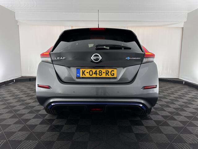Nissan LEAF N-Connecta 40 kWh {SOH-90%} Aut. *HEAT-PUMP | ADAPTIVE-CRUISE | NAVI-FULLMAP | TOPVIEW | KEYLESS | BLINDSPOT | DIGI-COCKPIT | HEATED-COMFORTSEATS | DAB | PRIVACYGLASS | ECC | PDC | CARPLAY | 17"ALU*