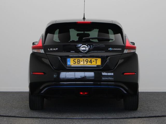 Nissan LEAF 2.ZERO EDITION 40 kWh | Stoelverwarming | Rondomzicht camera | Pilot assist | Dodehoek detectie | Climate control | Half leder |