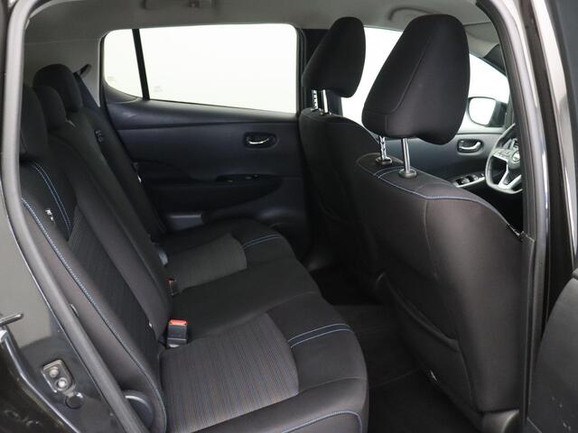 Nissan LEAF 2.ZERO EDITION 40 kWh | Stoelverwarming | Rondomzicht camera | Pilot assist | Dodehoek detectie | Climate control | Half leder |