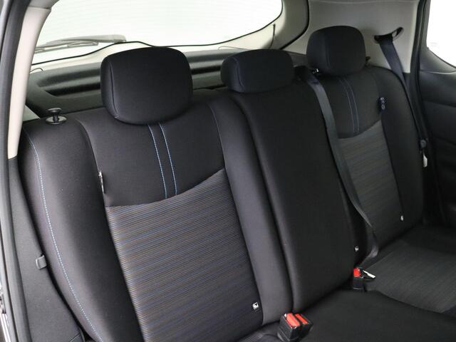 Nissan LEAF 2.ZERO EDITION 40 kWh | Stoelverwarming | Rondomzicht camera | Pilot assist | Dodehoek detectie | Climate control | Half leder |