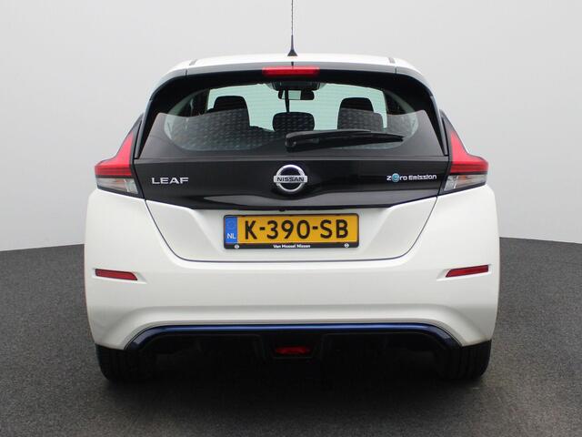 Nissan LEAF Acenta 40 kWh | Climate Control / ECC | Licht metalen velgen 16 inch | Cruise control Adaptive | Connectiviteit af fabriek, Navigatie | LED koplampen | Park Distance Control achter | Achteruitrijcamera |