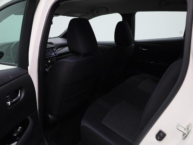 Nissan LEAF Acenta 40 kWh | Climate Control / ECC | Licht metalen velgen 16 inch | Cruise control Adaptive | Connectiviteit af fabriek, Navigatie | LED koplampen | Park Distance Control achter | Achteruitrijcamera |