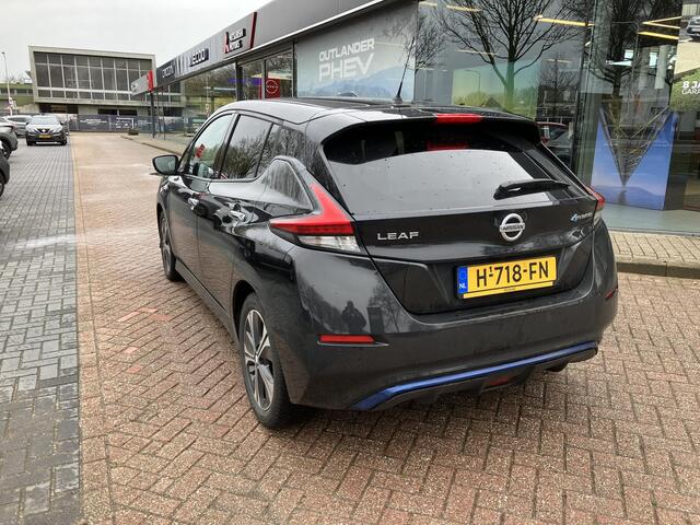 Nissan LEAF N-Connecta 40 kWh | Adaptieve Cruise Control | Stoelverwarming voor en achter | Navigatie | Carplay