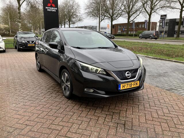 Nissan LEAF N-Connecta 40 kWh | Adaptieve Cruise Control | Stoelverwarming voor en achter | Navigatie | Carplay