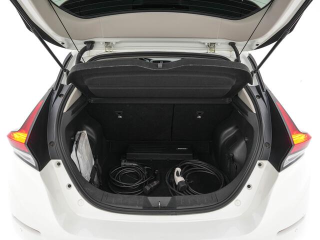 Nissan LEAF Tekna 40 kWh *LUXURY-LEATHER | FULL-LED | KEYLESS | NAVI-FULLMAP | BLIND-SPOT | BOSE-SOUND | DAB+ | HEATED-COMFORTSEATS | DIGI-COCKPIT | PRIVACY-GLASS | TOPVIEW-CAMERA | 17"ALU*