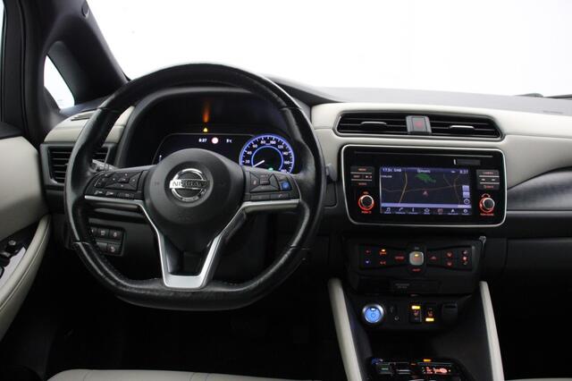 Nissan LEAF Tekna 40 kWh - Carplay, Camera, Half Leer, Stuur/Stoelverw. Adaptive Cruise