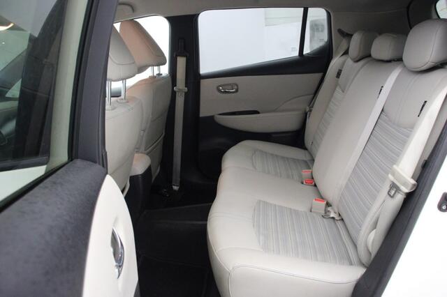 Nissan LEAF Tekna 40 kWh - Carplay, Camera, Half Leer, Stuur/Stoelverw. Adaptive Cruise