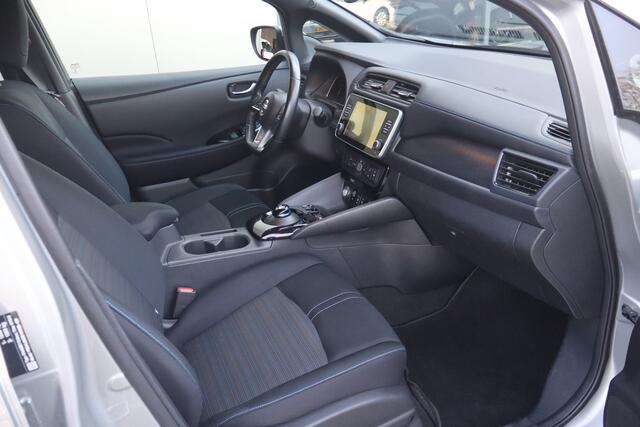 Nissan LEAF N-Connecta 40 kWh - NL- Auto!! Stoel+Stuurverw. I Camera 360 I Dode Hoek