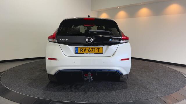 Nissan LEAF Tekna 40 kWh Leer | Navigatie | LED | Trekhaak | SOH 86,1% dak zwart