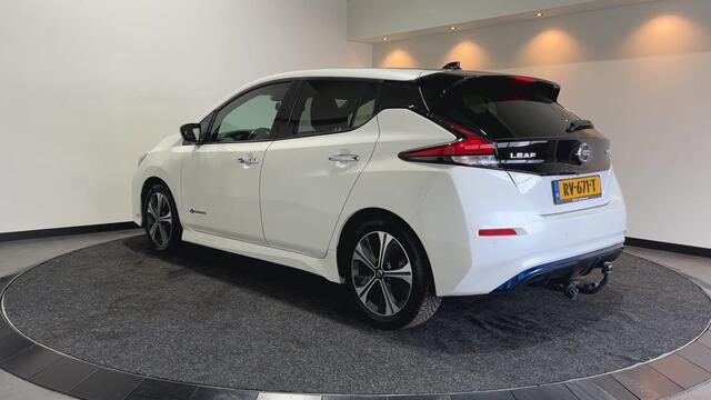 Nissan LEAF Tekna 40 kWh Leer | Navigatie | LED | Trekhaak | SOH 86,1% dak zwart