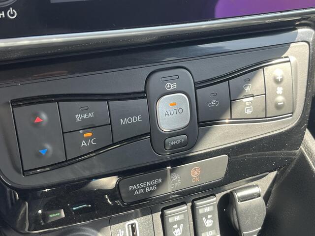 Nissan LEAF N-Connecta 40 kWh /88,7% SOH / Adaptief Cruise Control / Airco / Voor & Achter Stoelverwarming / Stuurverwarming / Keyless Entry /Dode Hoek Detectie / Navigatie / Bluetooth /