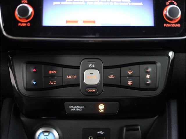 Nissan LEAF | Acenta 40 kWh | Adaptive cruise control | Camera | Climate control