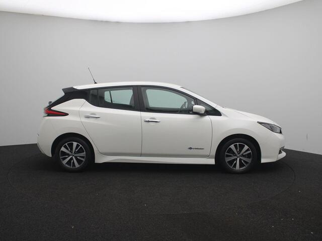 Nissan LEAF Acenta 40 kWh | Apple Carplay & Android Auto | Climate Control | Verwarmde voorstoelen | Adaptieve Cruise control |