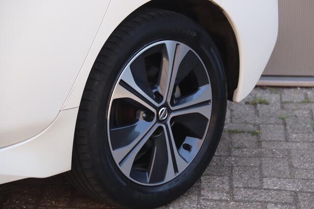 Nissan LEAF N-Connecta 40 kWh, Stoel & Stuurverwarmd, 360 Camera, Cruise, SOH 91,12%