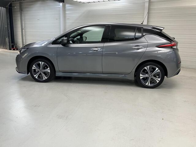 Nissan LEAF e+ N-Connecta 62 kWh / Eerste Eigenaar / Dealer Onderhouden / Afneembare Trekhaak / SOH 92,44%/ Navigatie / Stoel- en Stuurverwarming / Cruise Control / Climate Control / 360 Graden Camera /