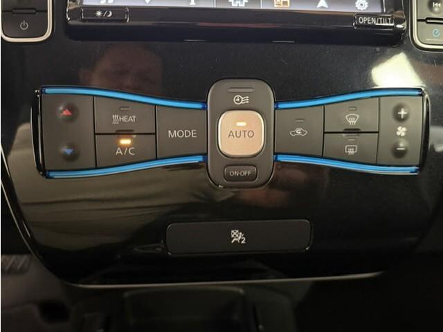 Nissan LEAF Acenta 30 kWh Navi/Camera/Keyless/Verw stoel