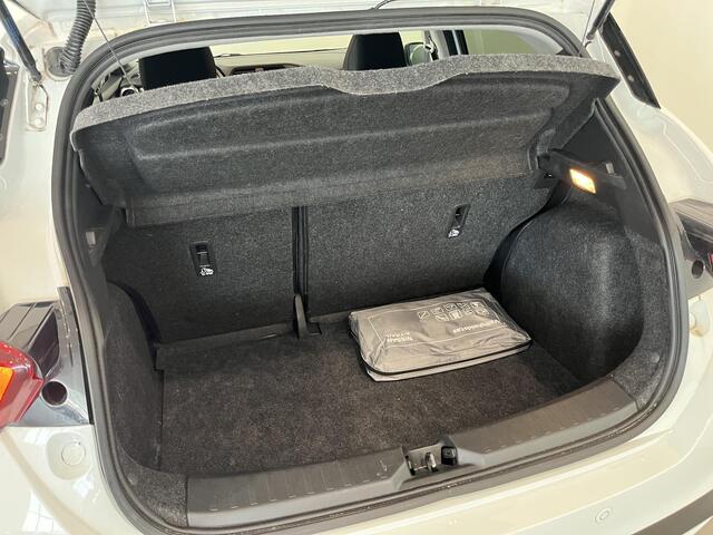 Nissan MICRA 0.9 IG-T N-Connecta | Navigatie | Climate Control | Cruise Control | Lichtmetalen velgen 16" | Parkeersensoren achter en achteruitrijcamera