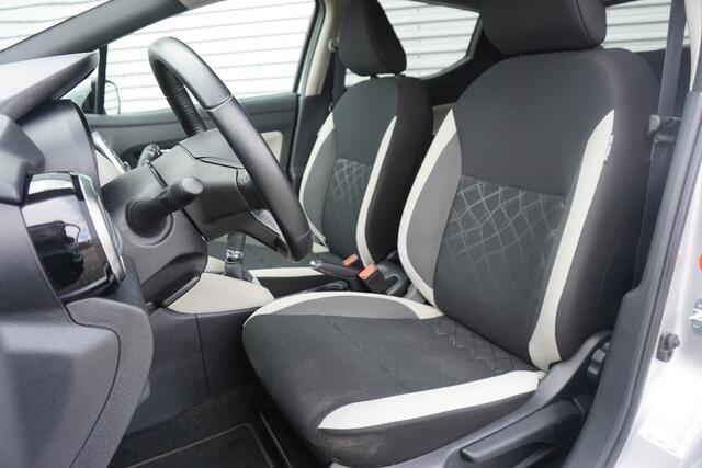 Nissan MICRA 1.0 IG-T N-Connecta Airco / Cruise / Camera / Carplay / Parkeers. / Lm velgen / NAP