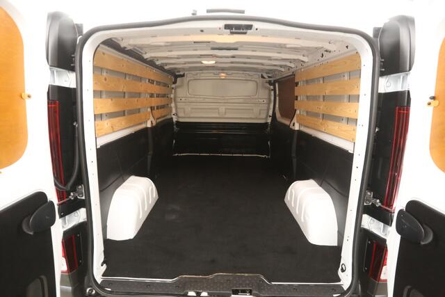 Nissan PRIMASTAR 2.0 dCi L2H1 Acenta 150PK Automaat Airco Cruise LED Trekhaak PDC 3 Persoons