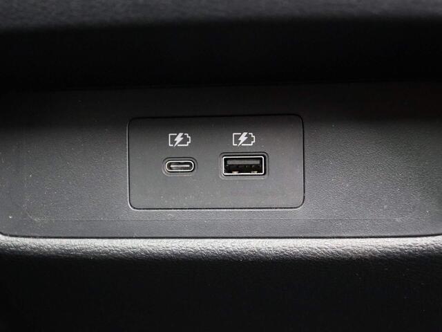 Nissan QASHQAI 158pk MHEV Xtronic Tekna | Rondomzicht camera | Stuur en stoelverwarming | Adaptief cruise control | Apple Carplay/Android Auto |