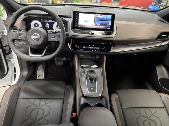 Nissan QASHQAI 1.3 MHEV Xtronic Tekna / *** ¤7000,- Nissan Eindejaarskorting! *** / Nieuw uit Voorraad Leverbaar / 1800 KG Trekgewicht / Panoramadak / Cold Pack / Bruin Interieur /