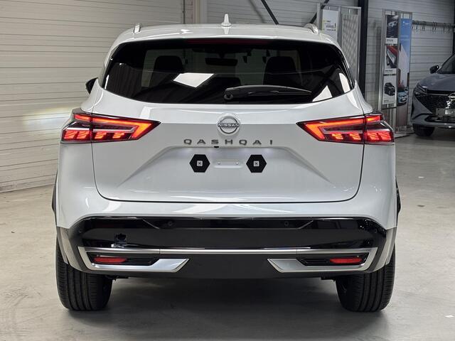 Nissan QASHQAI 1.3 MHEV Xtronic Tekna / *** ¤7000,- Nissan Eindejaarskorting! *** / Nieuw uit Voorraad Leverbaar / 1800 KG Trekgewicht / Panoramadak / Cold Pack / Bruin Interieur /