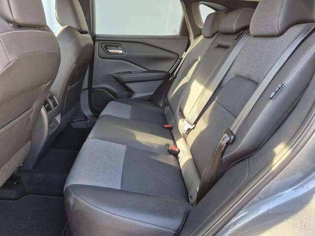 Nissan QASHQAI 1.3 MHEV Xtronic N-Connecta / Trekgewicht 1800 Kg / Apple Carplay Android Auto / Lichtmetalen wielen 18" / Draadloze telefoon lader / Adaptief cruise control / Rondomzicht camera /