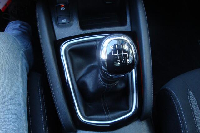 Nissan QASHQAI 1.3 DIG-T Business Edition / Trekhaak/ Panoramadak