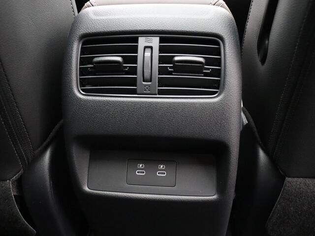 Nissan QASHQAI Mild-Hybrid 140 6MT Tekna + Panoramisch glazen dak + Cold Pack | 12.3" TFT digitale cockpit | Audiosysteem met DAB, Apple Carplay & Android Auto, USB-aansluiting, stuurwielbediening en 6 luidsprekers | Automatische achterklep met handsfree functie (voetse
