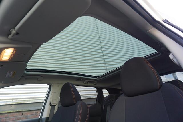 Nissan QASHQAI 1.3 DIG-T 140PK/Led-Koplampen/Panodak/ White Metallic/19Inch.