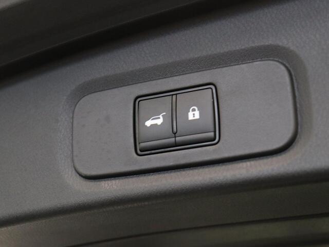Nissan QASHQAI 158pk MHEV Xtronic Tekna | Stoel, Stuur en Voorruitverwarming | Head-up Display | Glazen Dak | Elektrische Achterklep met Voetsensor |