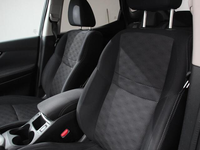 Nissan QASHQAI 1.2 Automaat Acenta Climate control Cruise control Parkeersensoren Navigatie LED Trekhaak Stoelverwarming Lichtmetalen velgen