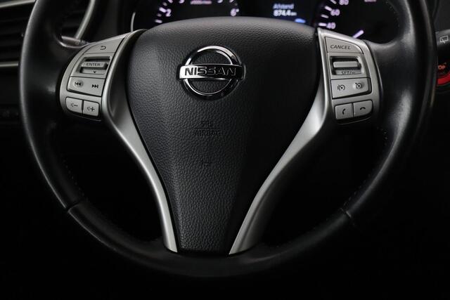 Nissan QASHQAI 1.6 DIG Turbo N-Vision | Panoramadak | Trekhaak | Stoelverwarming | 360 camera | Leder/Alcantara | Navigatie | Keyless