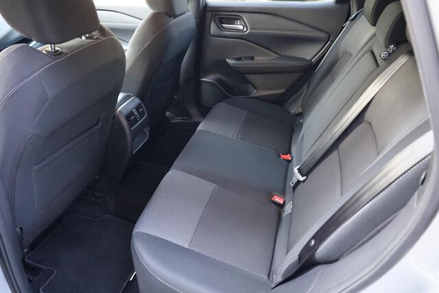 Nissan QASHQAI 1.3 MHEV Xtronic N-Connecta CARPLAY 360-CAMERA RUIT/STUUR/STOELVERWARMING DAB 18"LMV 2xKEYLESS DODEHOEK/VERKEERSBORDDETECTIE ENZ.
