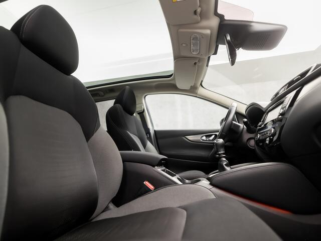 Nissan QASHQAI 1.2 N-Connecta (PANORAMADAK, NAVIGATIE, CLIMATE, 360 CAMERA, KEYLESS, SPORTSTOELEN, GETINT GLAS, XENON, CRUISE, NIEUWE APK, NIEUWSTAAT)