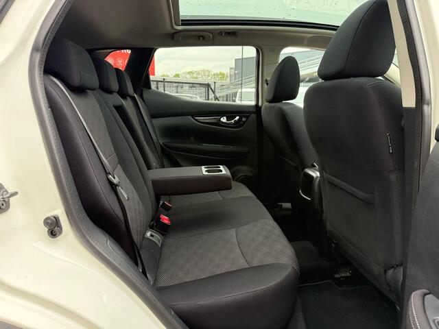 Nissan QASHQAI 1.2 N-Connecta *trekhaak & Panoramadak*