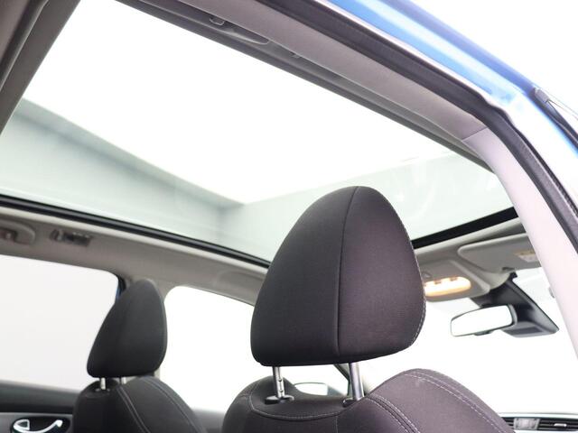 Nissan QASHQAI 158pk DIG-T N-Connecta | Trekhaak | Panoramadak | Stoelverwarming | Automaat | Cruise control |