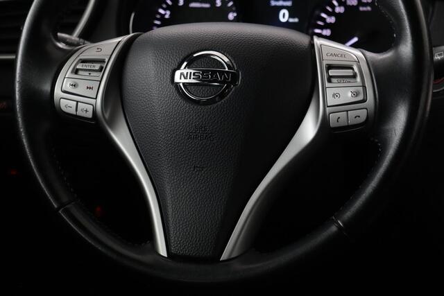 Nissan QASHQAI 1.2 Tekna | Panoramadak | Stoelverwarming | Trekhaak | 360 camera | Navigatie | Full LED | Climate control | Leder/Alcantara
