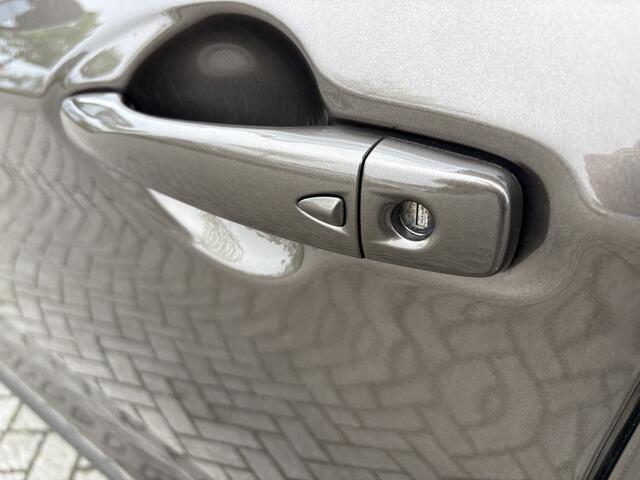 Nissan QASHQAI 1.2 Tekna Navi+BT+360°Cam Leder Panodak Keyless Trekhaak