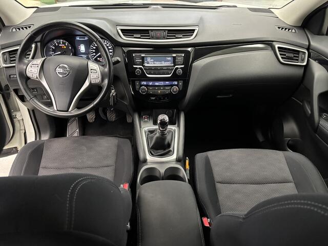 Nissan QASHQAI 1.6 Acenta / Trekhaak / Metaalkleur / Automatische airco / Parkeersensoren voor + achter / Lichtmetalen velgen 17" / Cruise control / Bluetooth telefoonvoorbereiding