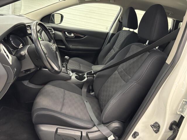 Nissan QASHQAI 1.6 Acenta / Trekhaak / Metaalkleur / Automatische airco / Parkeersensoren voor + achter / Lichtmetalen velgen 17" / Cruise control / Bluetooth telefoonvoorbereiding