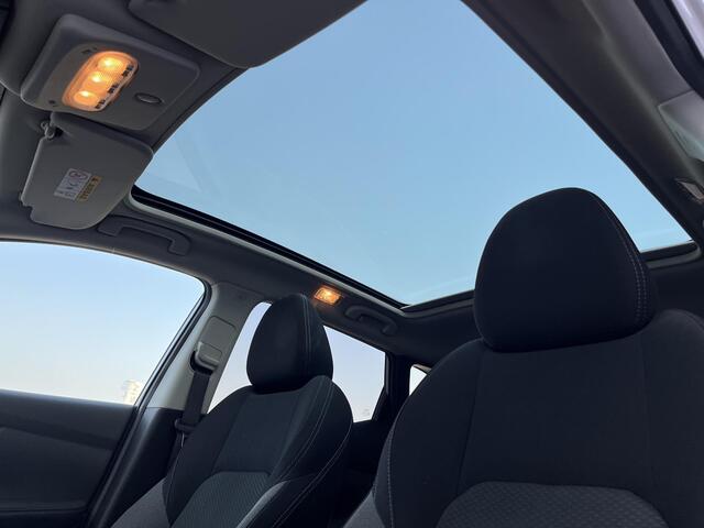 Nissan QASHQAI 1.2 N-Connecta Automaat / Trekhaak (Trekgewicht 1.000kg) / Panorama-dak / 360° Camera / Cruise- en Climate Control / Keyless Entry & Start / Parkeersensoren voor en achter / Navigatie full map / Bluetooth / Lane assist