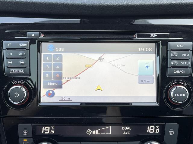 Nissan QASHQAI 1.2 N-Connecta Automaat / Trekhaak (Trekgewicht 1.000kg) / Panorama-dak / 360° Camera / Cruise- en Climate Control / Keyless Entry & Start / Parkeersensoren voor en achter / Navigatie full map / Bluetooth / Lane assist