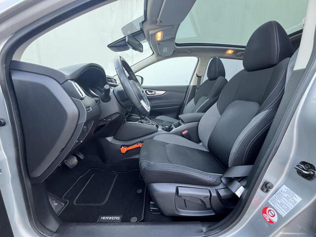 Nissan QASHQAI 1.2 N-Connecta Automaat / Trekhaak (Trekgewicht 1.000kg) / Panorama-dak / 360° Camera / Cruise- en Climate Control / Keyless Entry & Start / Parkeersensoren voor en achter / Navigatie full map / Bluetooth / Lane assist