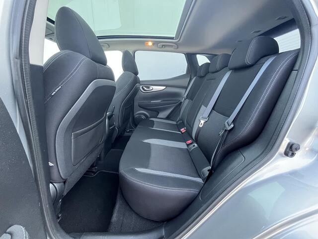 Nissan QASHQAI 1.2 N-Connecta Automaat / Trekhaak (Trekgewicht 1.000kg) / Panorama-dak / 360° Camera / Cruise- en Climate Control / Keyless Entry & Start / Parkeersensoren voor en achter / Navigatie full map / Bluetooth / Lane assist