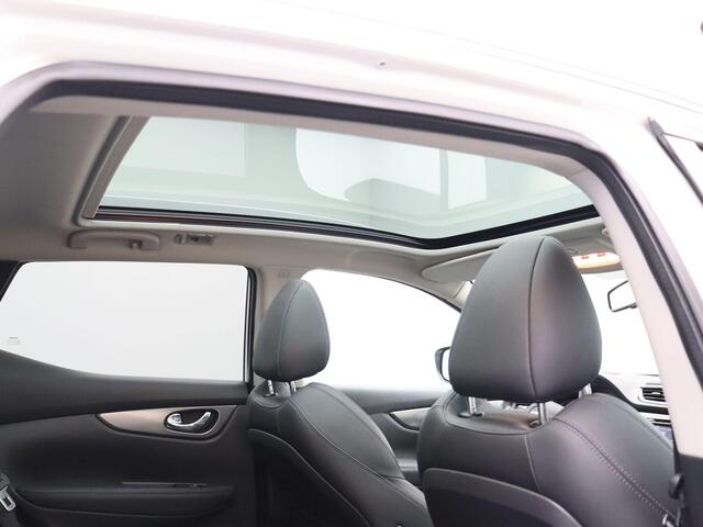 Nissan QASHQAI 1.2 Tekna | Trekhaak | Rondomzicht Camera | Panoramadak | Stoelverwarming | Voorruit Verwarming |